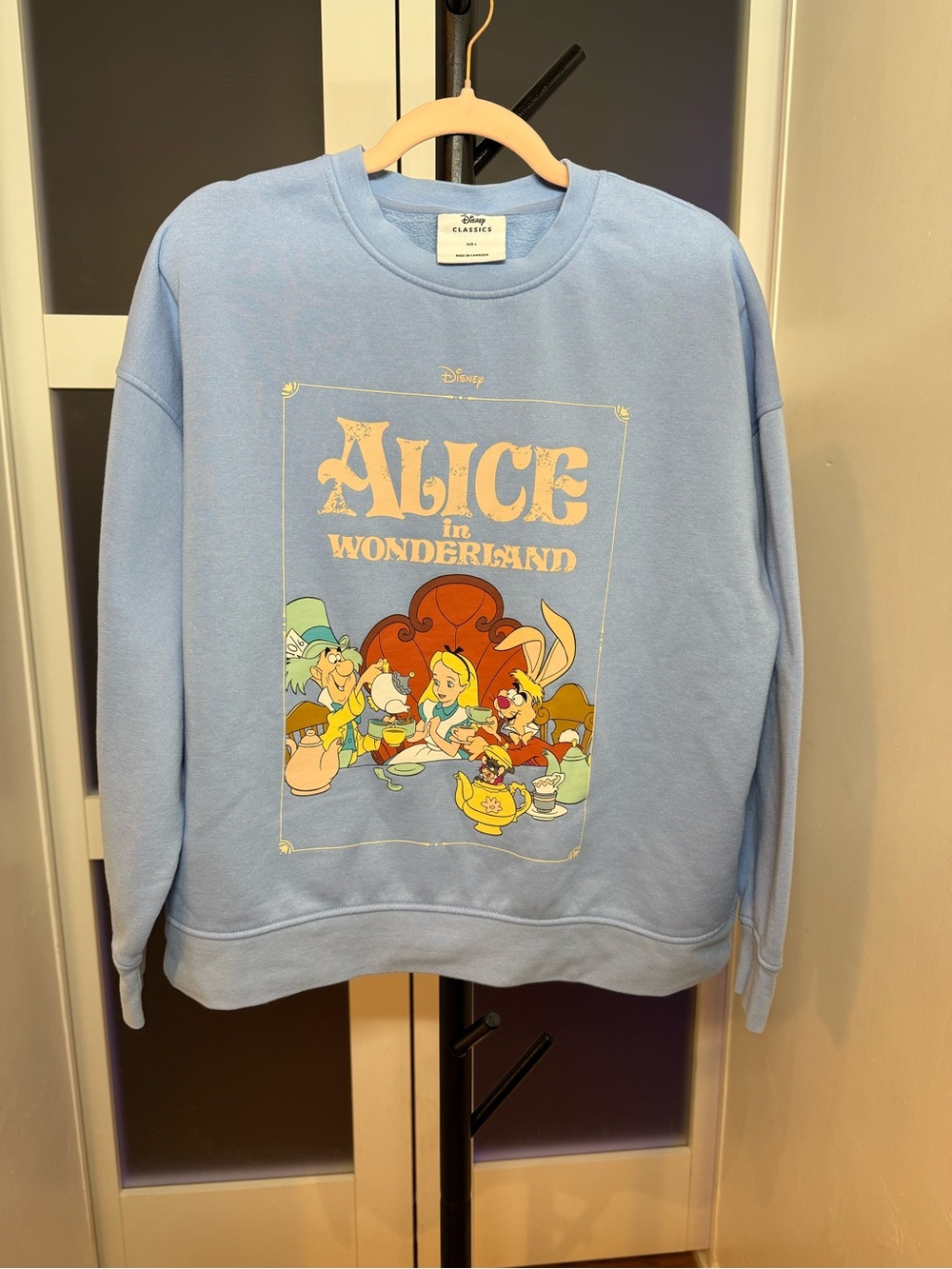 Disney Primark Alice in Wonderland Tea Party Graphic Sweatshirt, Size Large.